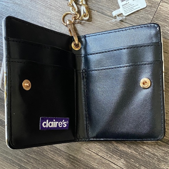 NWT Claire's Girl’s White Card Holder - Picture 3 of 7